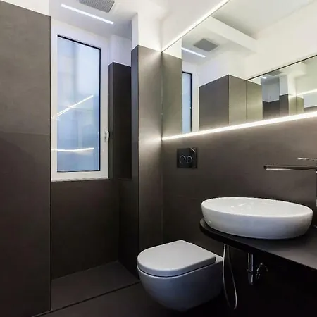 Lux- Spanish Steps 60a Exclusive *