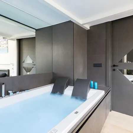 Lux- Spanish Steps 60a Exclusive